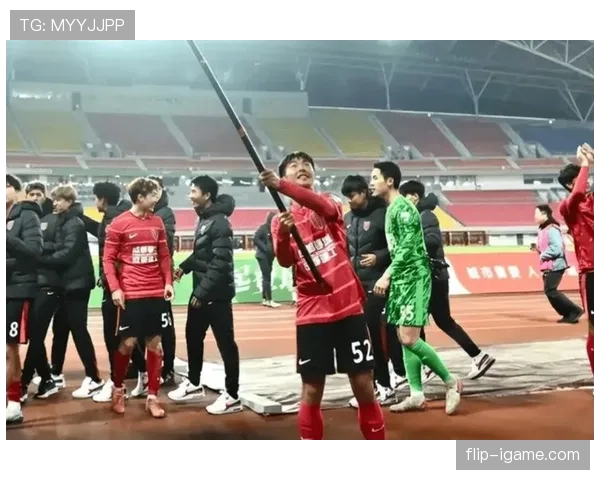 足球新星身价飙升:年轻球员崛起折射转会市场价值新趋势 足球新星身价飙升:年轻球员崛起折射转会市场价值新趋势